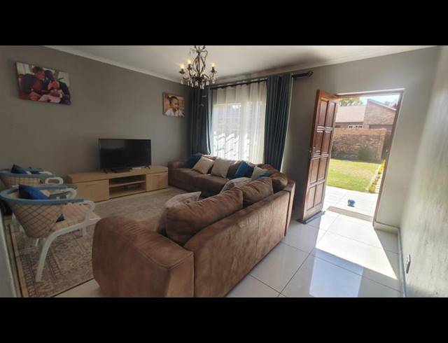 3 BEDROOM PROPERTY TO RENT IN MORELETAPARK